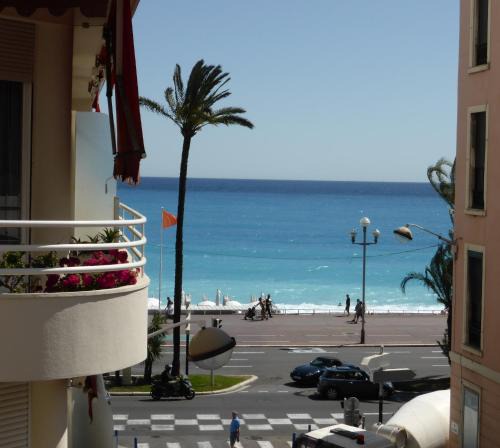 Nice City Centre Apartment | Nice Centre - Apartment with balcony and stunning sea view!