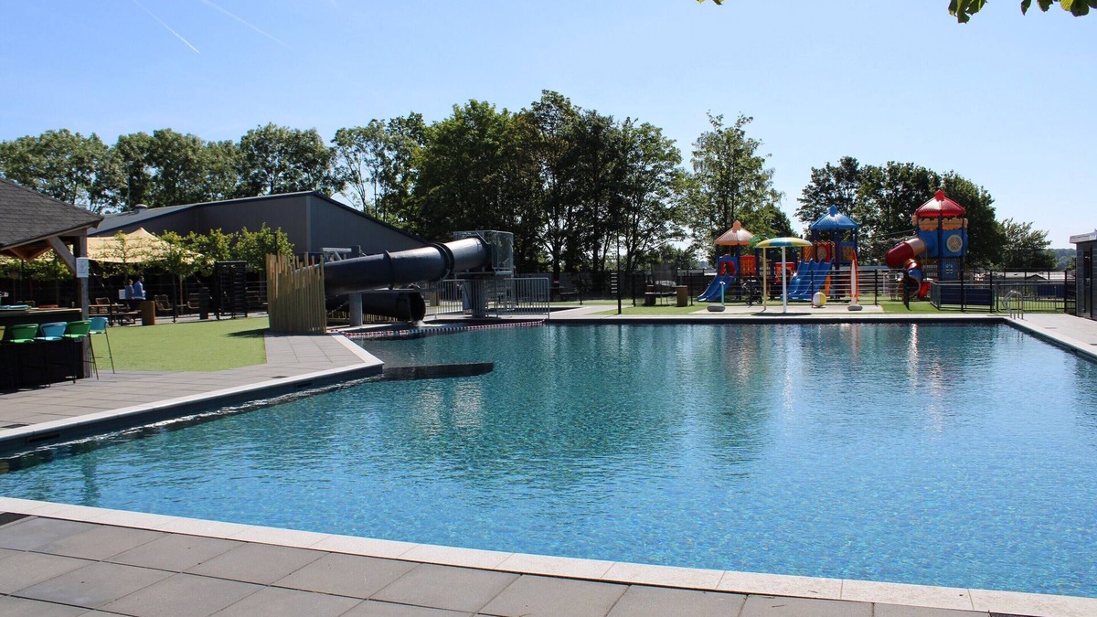 Lathum Ski Chalet | Nice Chalet With Dishwasher in a Holiday Park