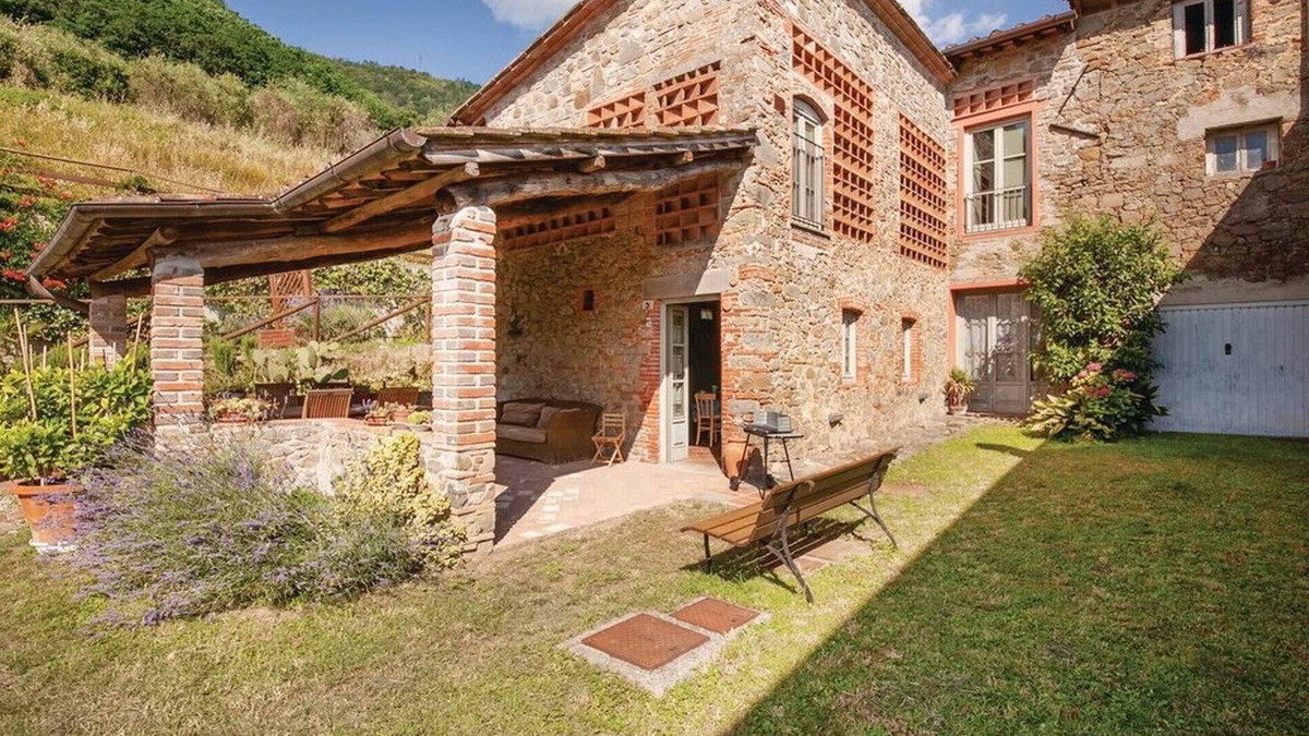 Nozanno House | Nice, comfortable holiday home with terrace, on the hills near Lucca