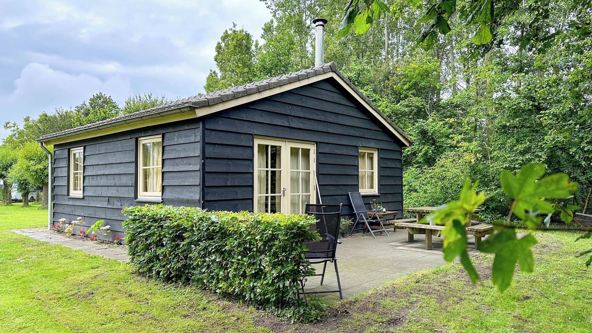 Lage Zwaluwe House | Nice cottage on a farm campsite near Breda