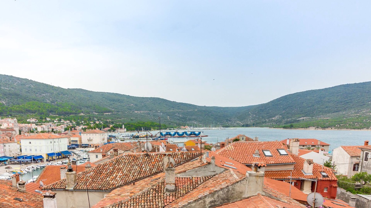 Cres Apartment | Nice harbor view in Cres