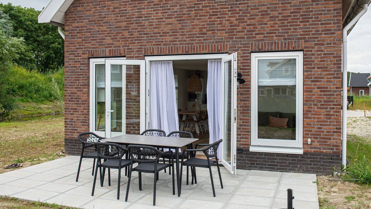 Municipality of Nissewaard House | Nice holiday home in Simonshaven with garden