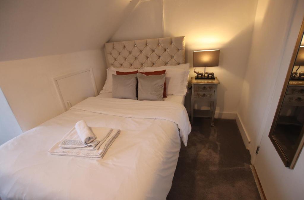 Ladywell Apartment | Nice Holiday Studio 15 Mins from Central London