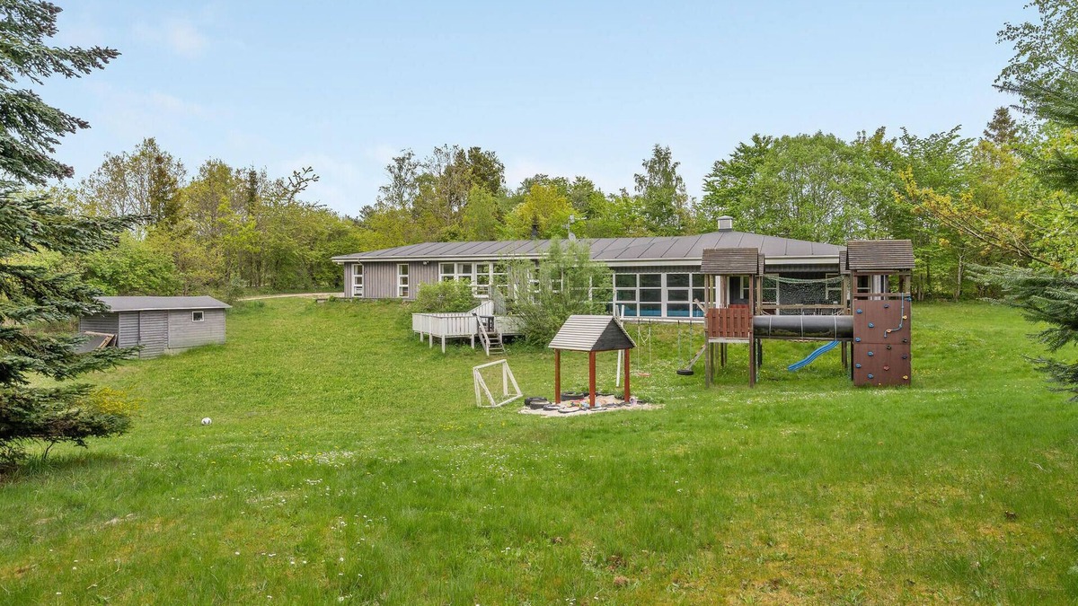Handrup Strand House | Nice home in Ebeltoft with kitchen