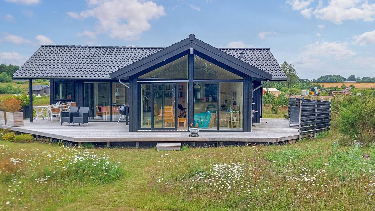 Krejbjerg House | Nice home in Ejstrupholm with kitchen