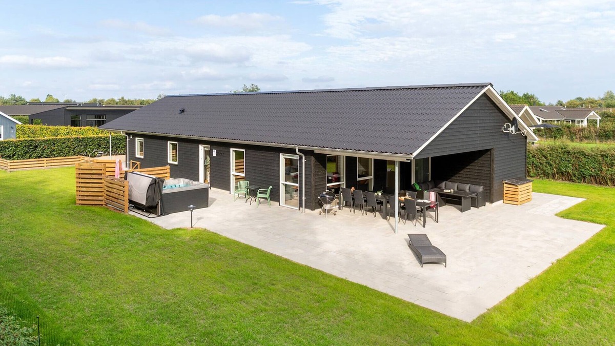 Bork Havn House | Nice home in Hemmet with WiFi