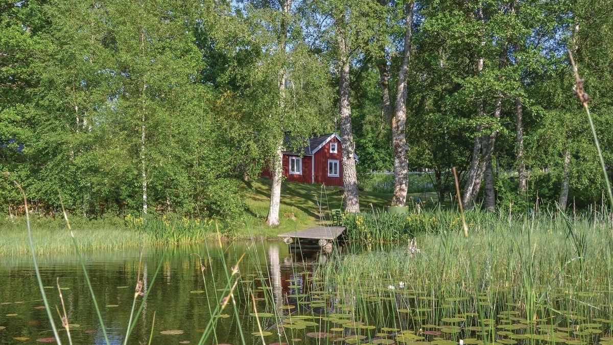 Holmsjo House | Nice home in Holmsjö with lake view