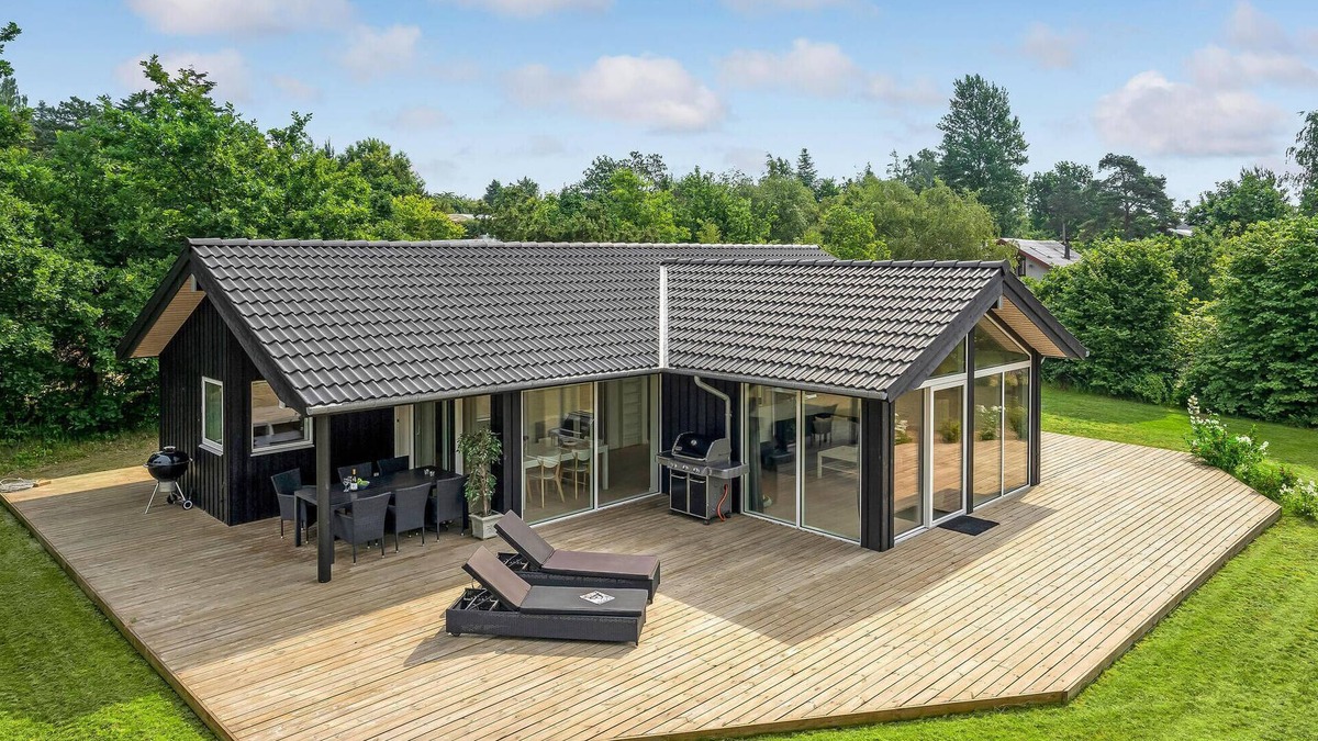 Kulhuse House | Nice home in Jægerspris with kitchen