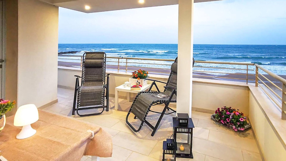 Casuzze House | Nice home in Kaukana with kitchenette