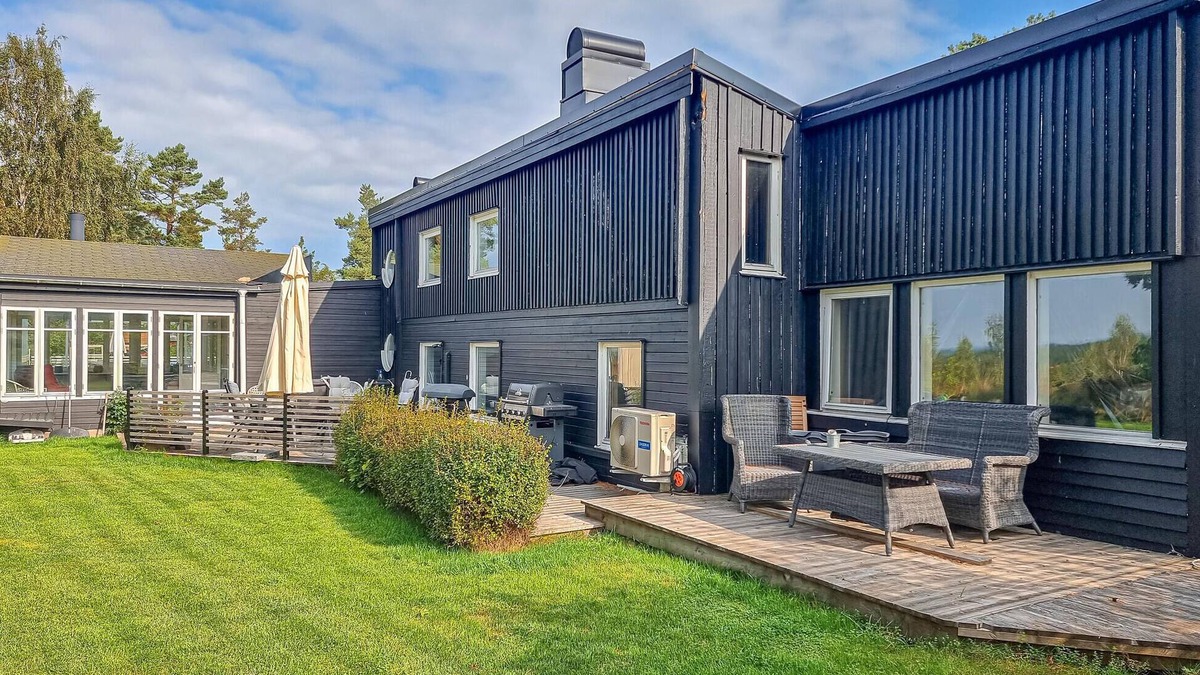 Mellerud O House | Nice home in Köpmannebro with private swimming pool, can be inside or outside