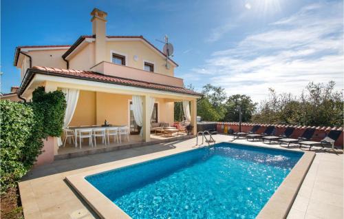 Pinezici House | Nice Home In Krvavici