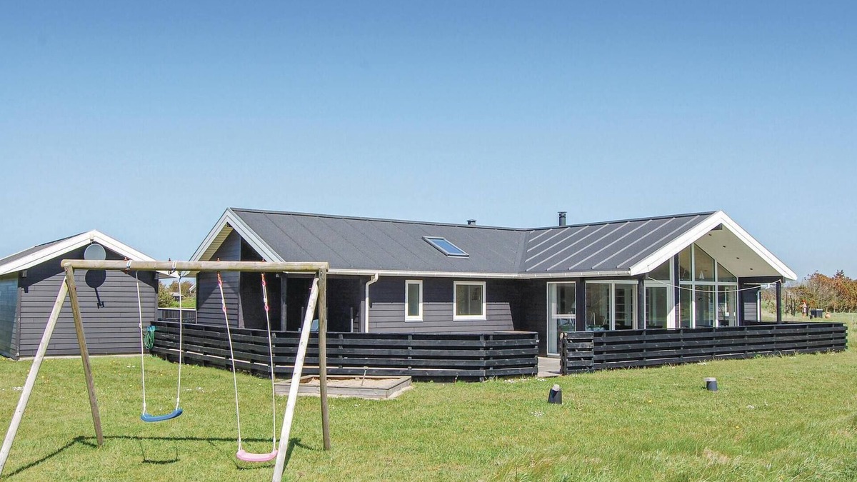 Lokken House | Nice home in Løkken with sauna