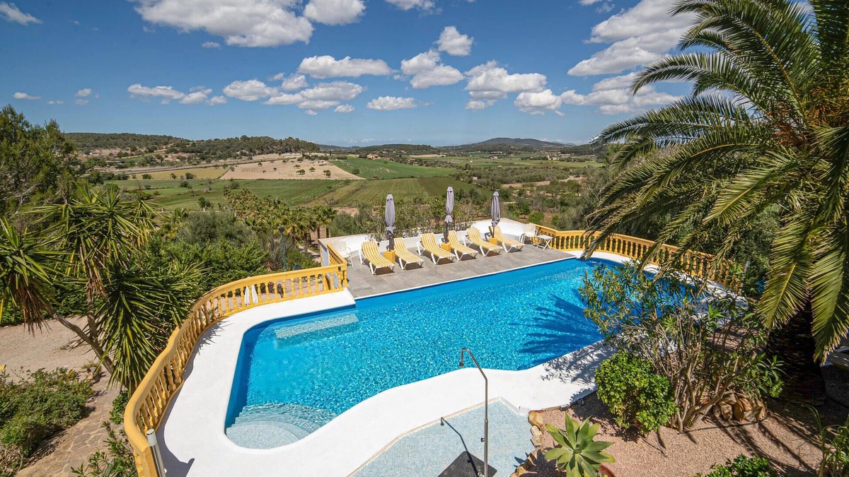 Montuiri House | Nice home in Montuiri with kitchen