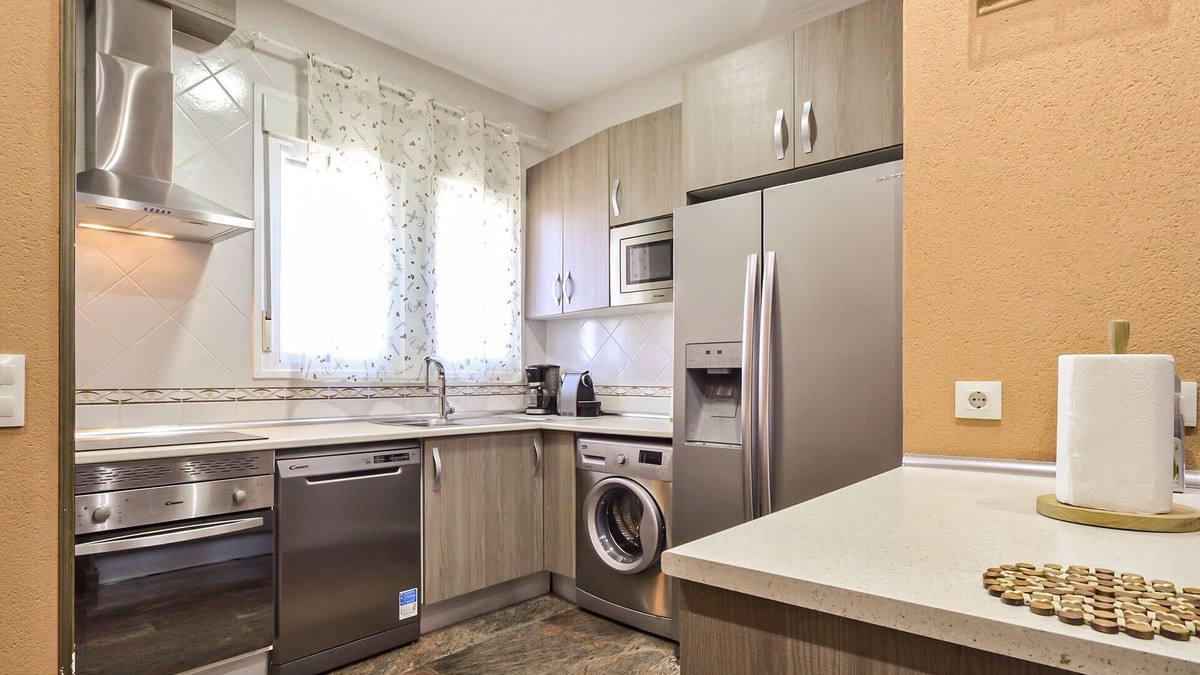 Navaluenga House | Nice home in Navaluenga with kitchen