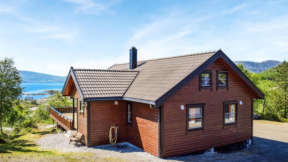 Nedstrand House | Nice home in Nedstrand with kitchen