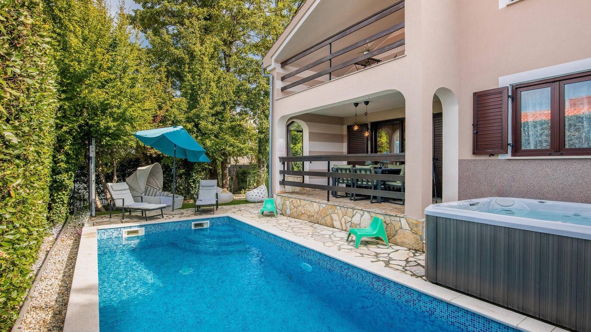 Njivice House | Nice home in Njivice with WiFi