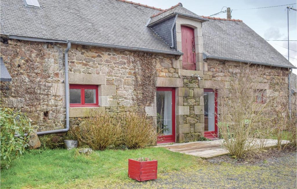 Pommerit-le-Vicomte House | Nice home in Pommerit le Vicomte with 2 Bedrooms
