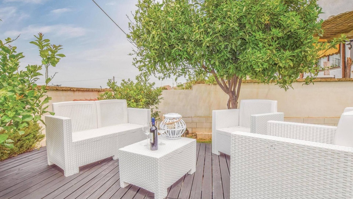 Scoglitti House | Nice home in Scoglitti with WiFi