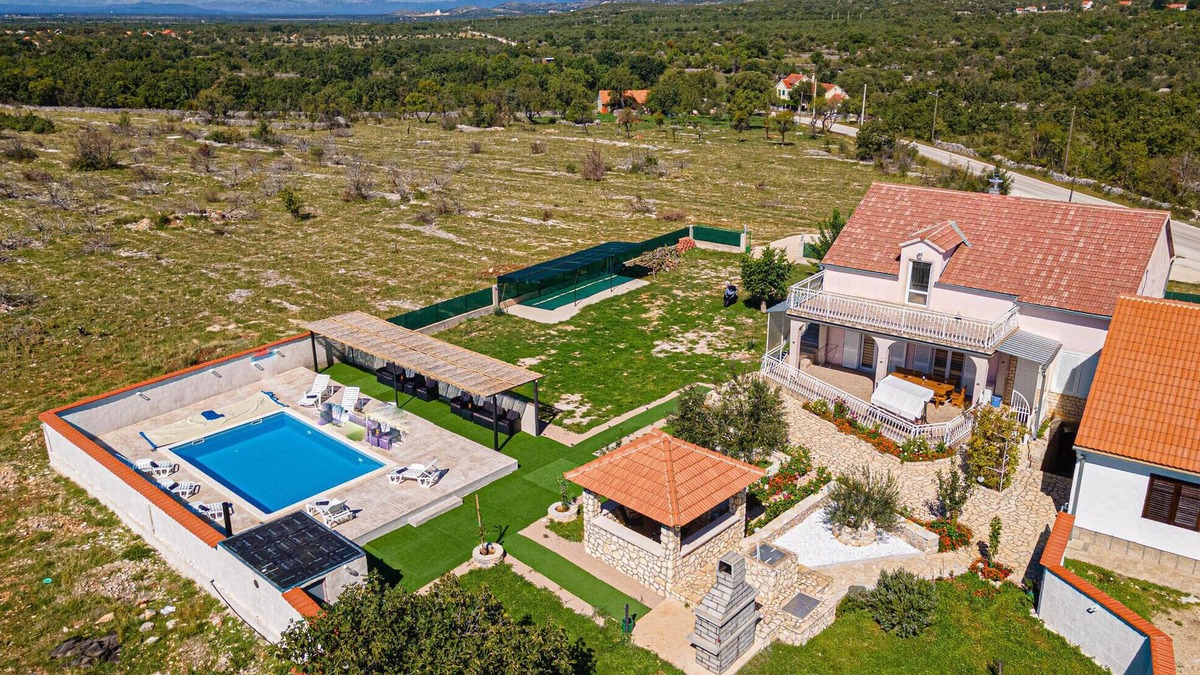 Oklaj House | Nice home in Sedramic with outdoor swimming pool