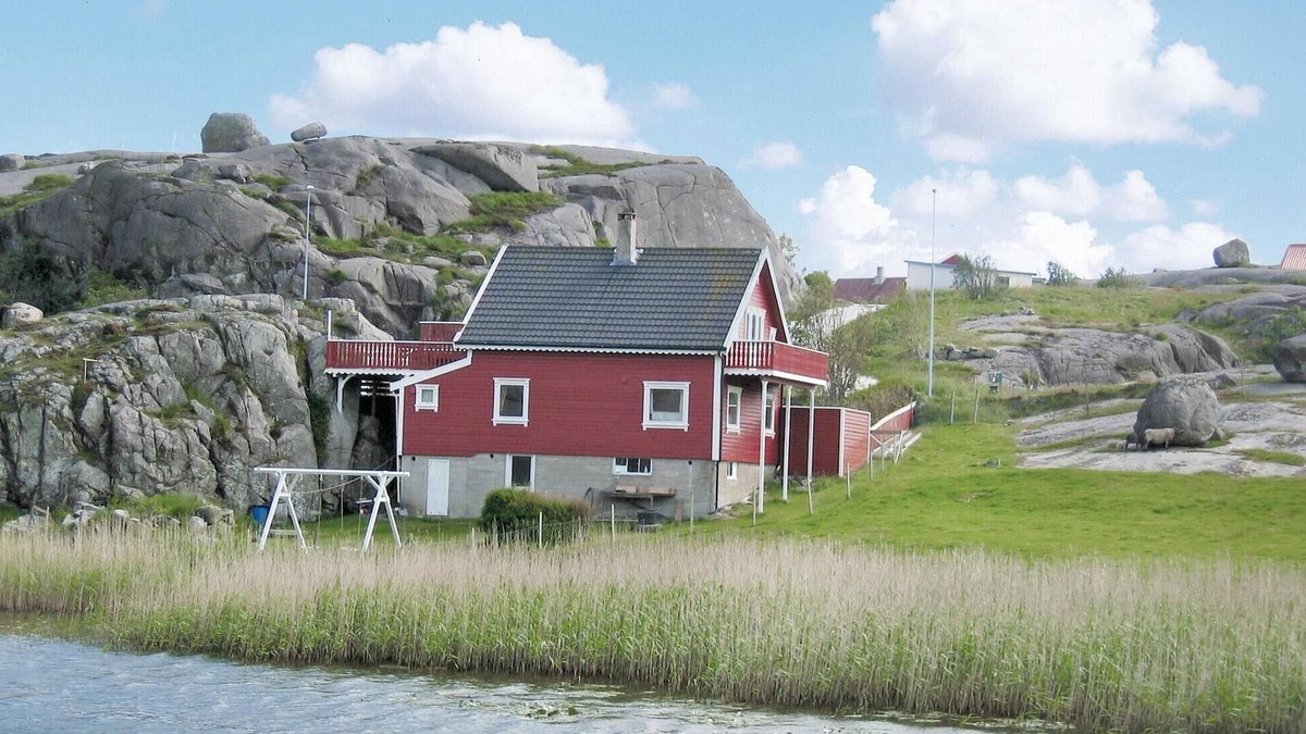 Ha House | Nice home in Sirevåg with kitchen
