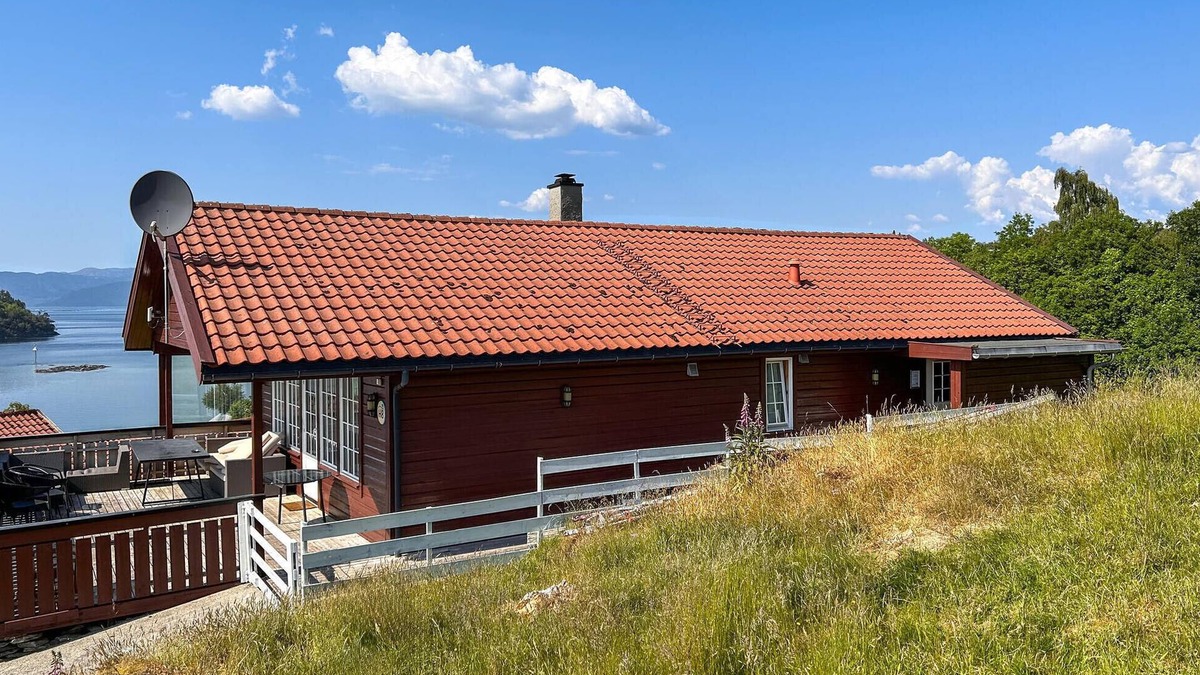 Sjernarøy House | Nice home in Sjernarøy with WiFi