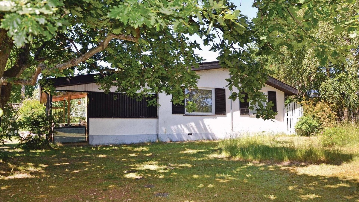 Solrod Strand House | Nice home in Solrød Strand with kitchen