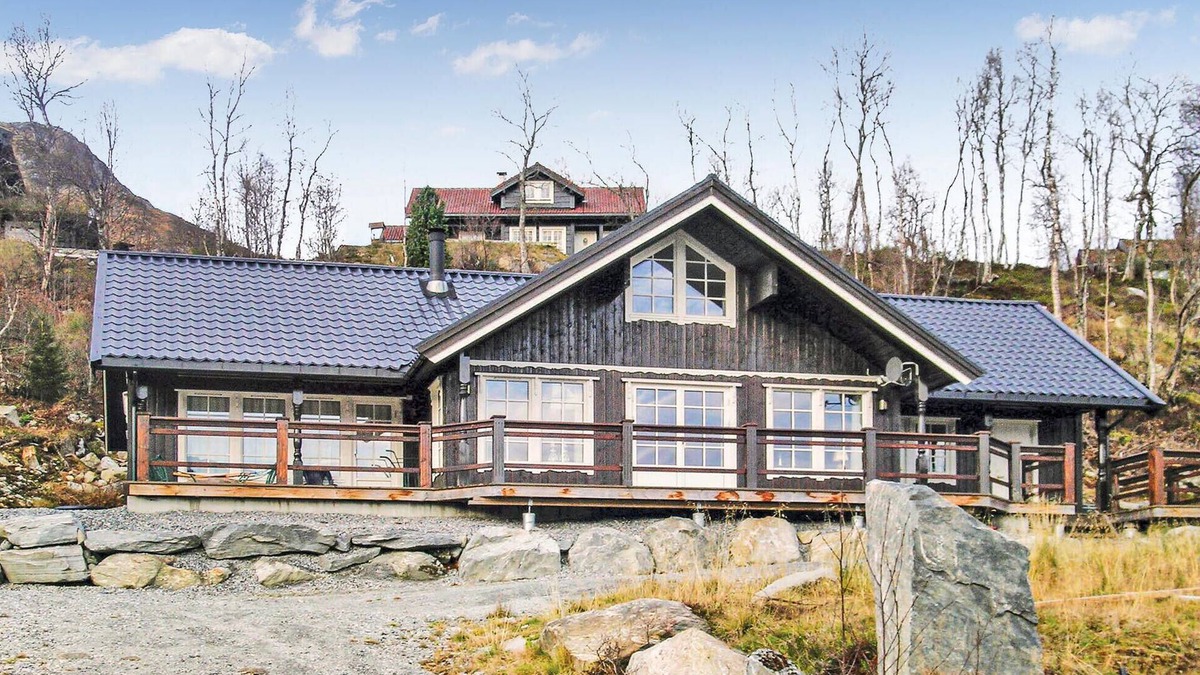 Sykkylven House | Nice home in Straumgjerde with WiFi