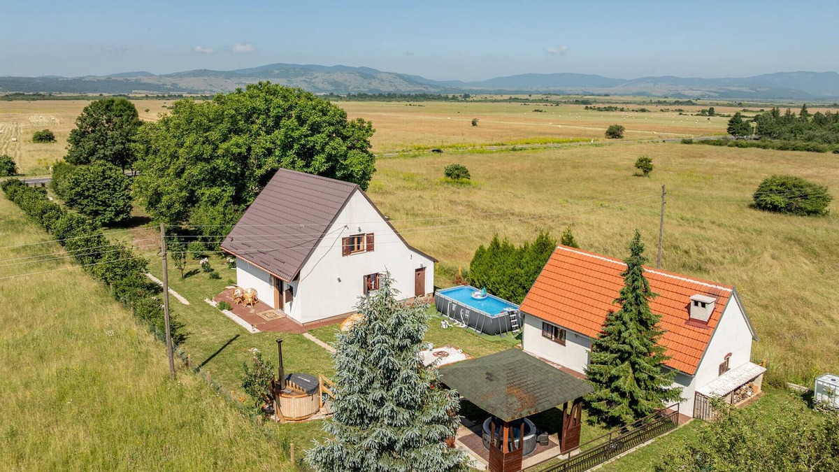 Udbina House | Nice home in Udbina with house a panoramic view