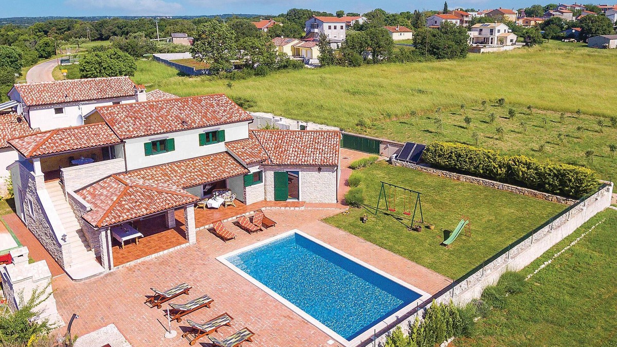 Valtura House | Nice home in Valtura with kitchen