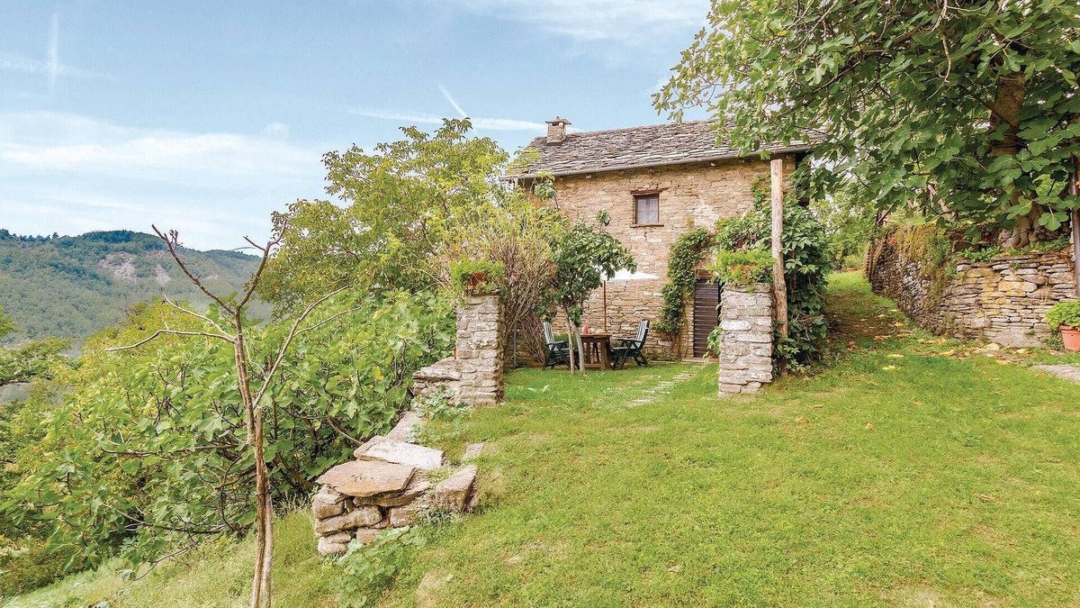 Borgo Val di Taro House | Nice home in Borgo Val di Taro PR