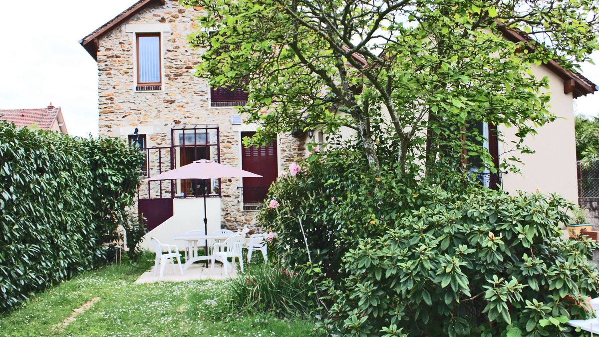 Barbizon House | Nice little independent studio