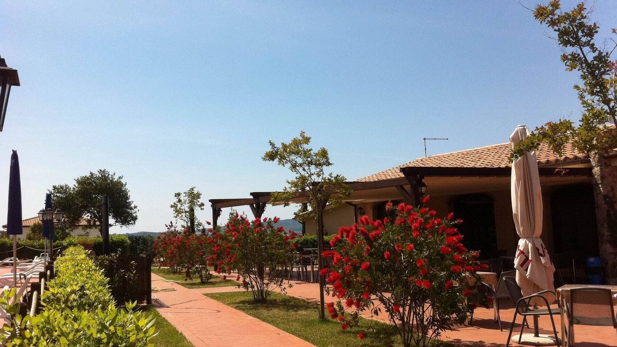 Pomaia Apartment | Nice lodging in Pomaia, garden and terrace,Wi-Fi,pool, children pool, sleep 5