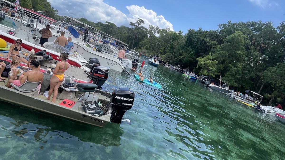 Lake George House | Nice quiet home just minutes by boat to Silver Glen, Salt Springs