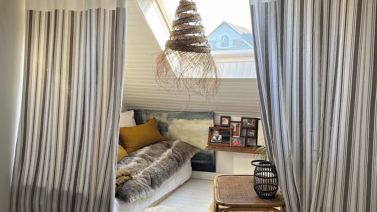 Bellevue Bed & Breakfast | Nice room for rent. Independent space upstairs. Relaxation area.