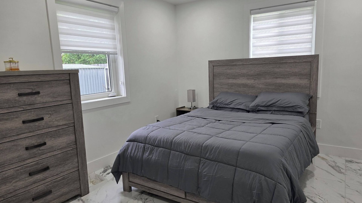 Golden Glades House | Nice room with private bathroom in a great location.