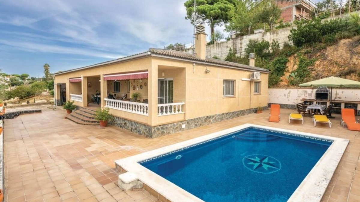Mont Barbat Villa | Nice spacious vacation villa