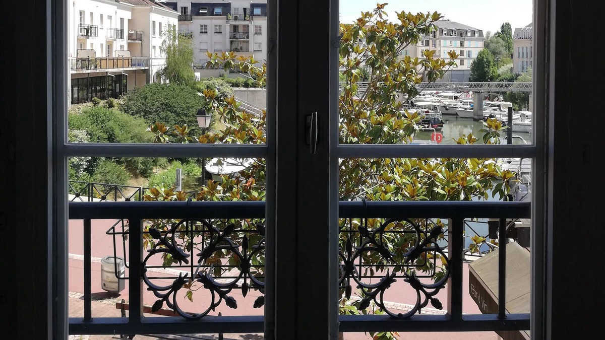 Cergy Apartment | NICE STUDIO at PORT CERGY with view on the Port