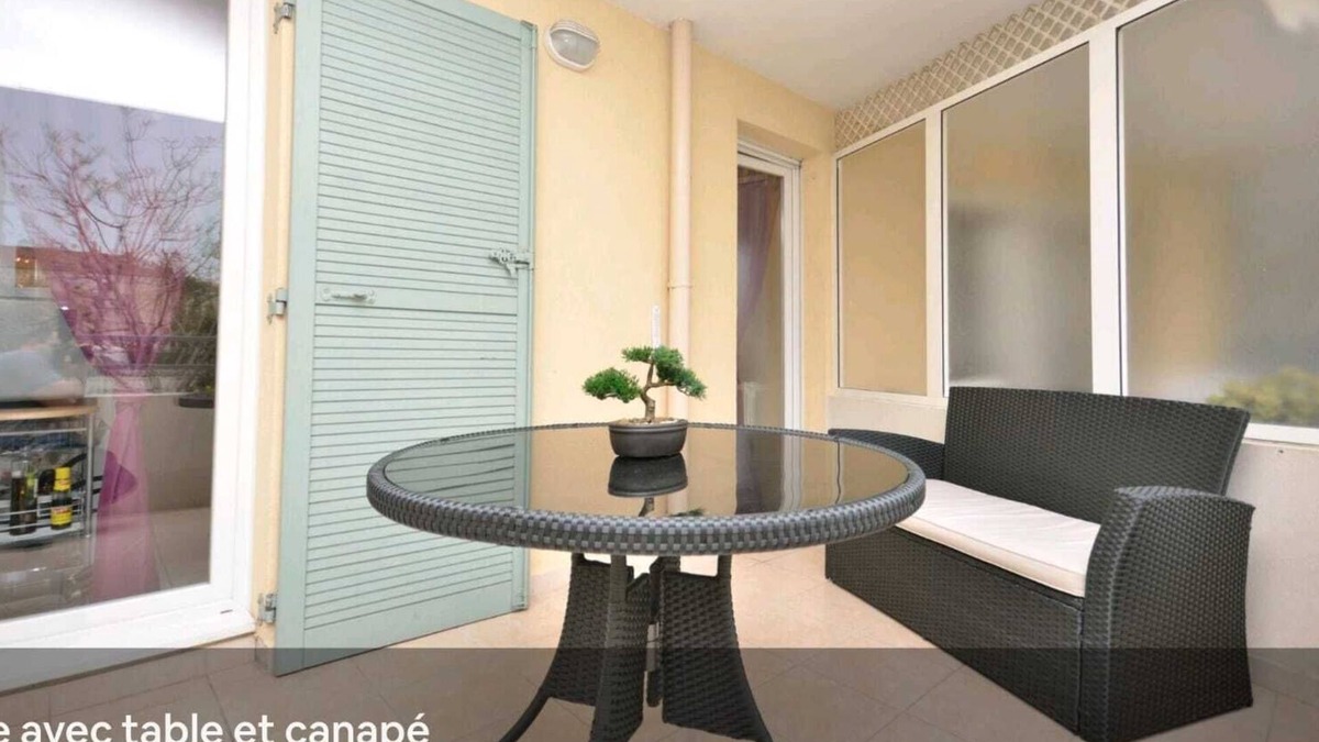 Riou - Petit Juas - Av de Grasse Apartment | nice studio well located with terrace