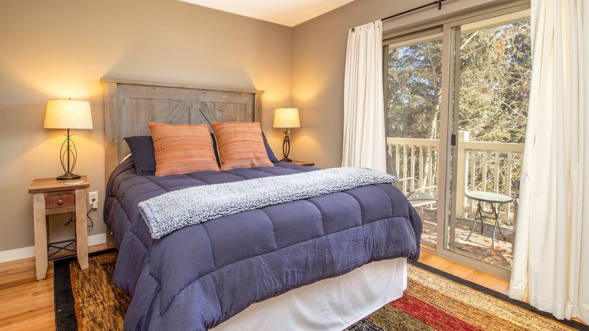 Frisco Condo | Nice Updated Condo. Hot Tub. Access to Lake.