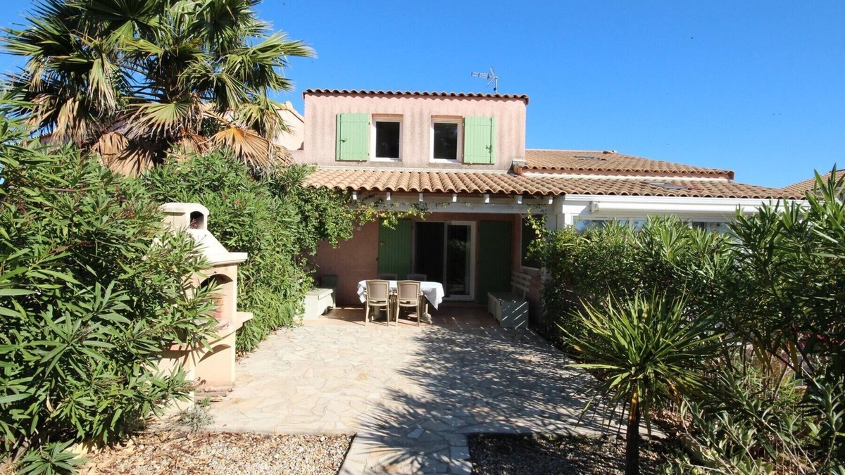 Portiragnes-Plage House | Nice villa with 2 bedrooms and lovely view on natural reserve, Residence with pool LE CLOS DE.