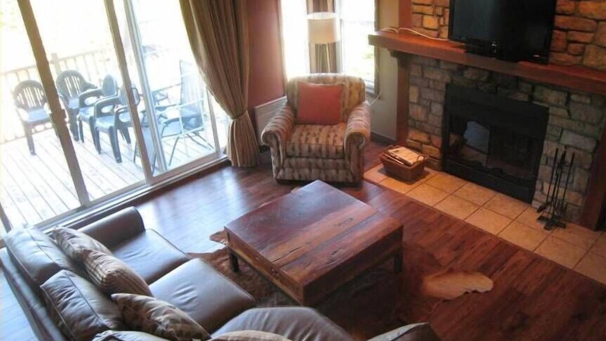 Mont-Tremblant Village Ski Chalet | Nicely Decorated Cozy 5BR Spacious Townhouse 10 minutes from Tremblant Skiing