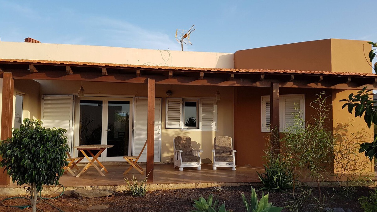 Antigua House | Nico House. House with wifi between gardens and olive trees.