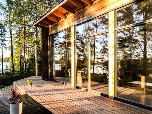 Tampere Apartment | Niemi-Kapee Sammal - modern cottage by the lake Näsijärvi