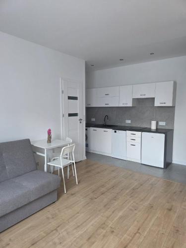 Krasnik Apartment | Niepodległości Park View Studio by BookingHost
