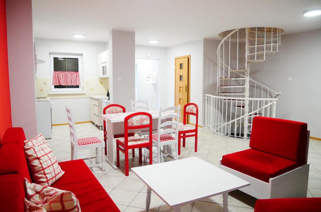 Zywiec House | Niewinne domki - Burgundia