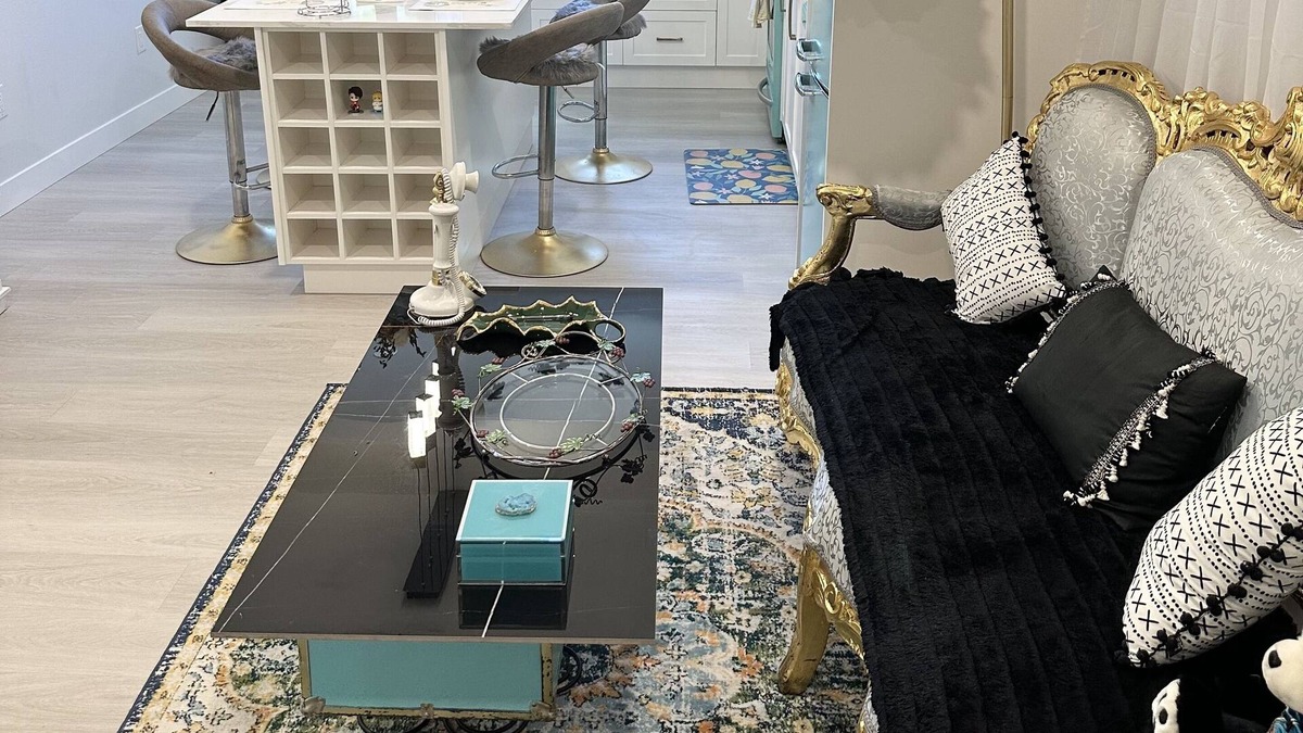 Delta House | Nifty 50’s Nest with hot tub