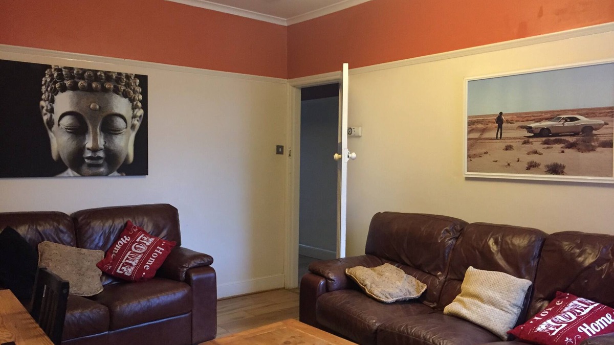Newcastle-upon-Tyne Apartment | nifty two bed urban flat near leafy park and city