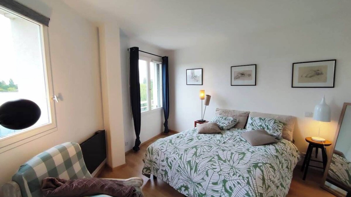 Torcy Apartment | Night in the Heart of Torcy