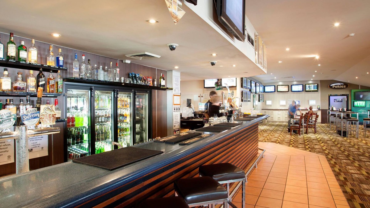 Manoora Hotel | Nightcap at Edge Hill Tavern