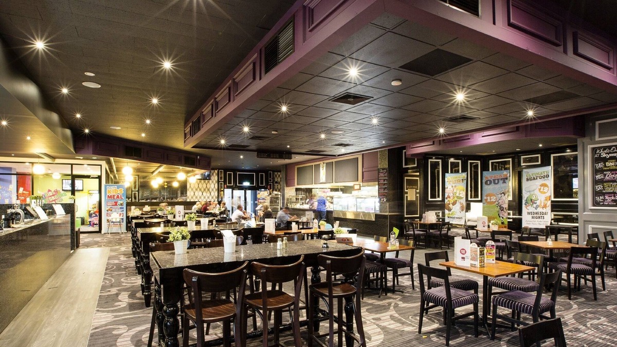 Airport West Hotel | Nightcap at Skyways Hotel